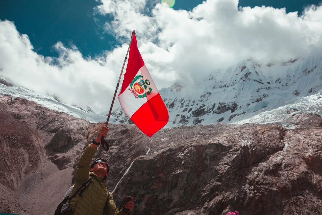 Peruvian Flag, history, origin and more. A peruvian travel destination | Peruvian Sunrise