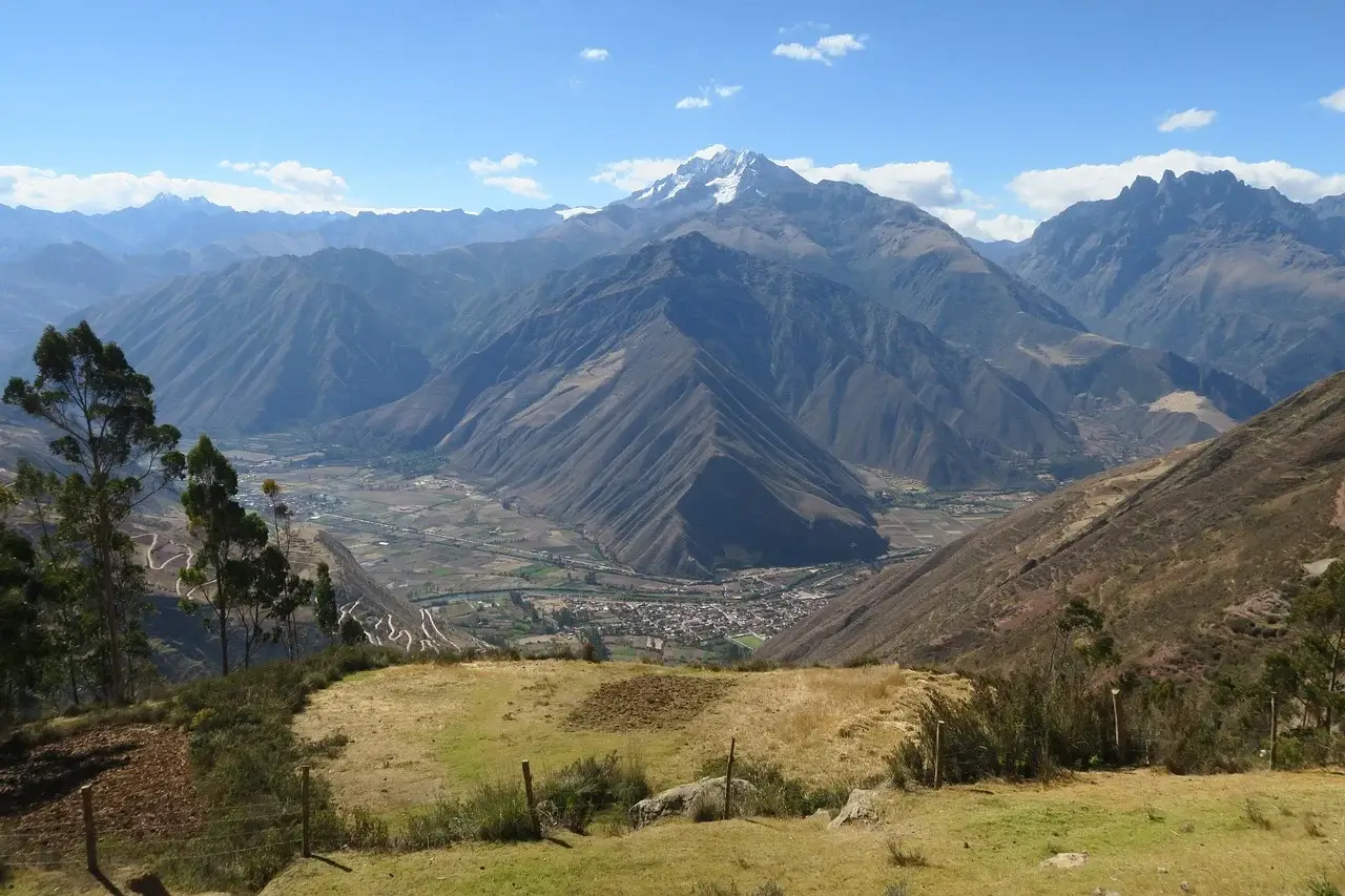 Beautiful view of the Sacred Valley in Cusco | Peruvian Sunrise