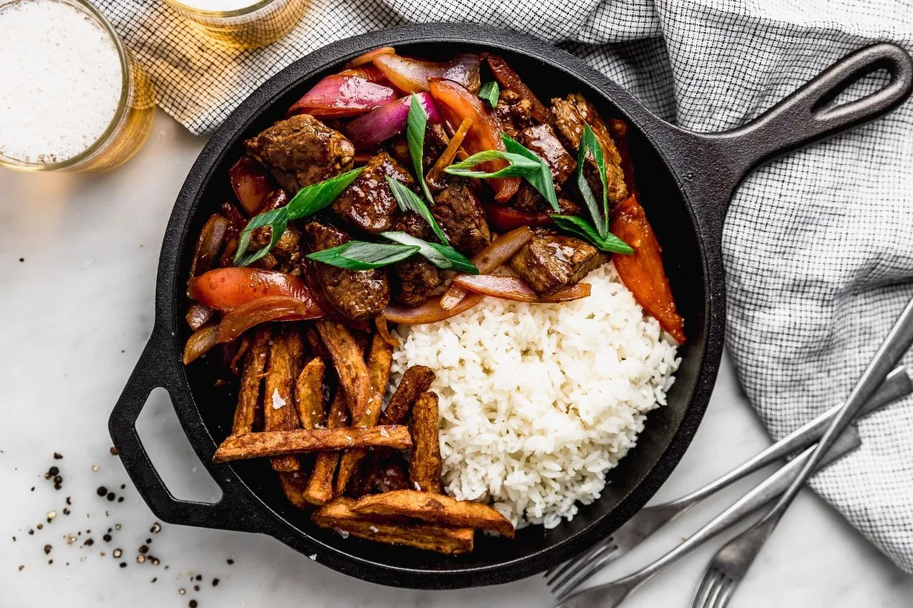 lomo-saltado-traditional-peruvian-food-portada