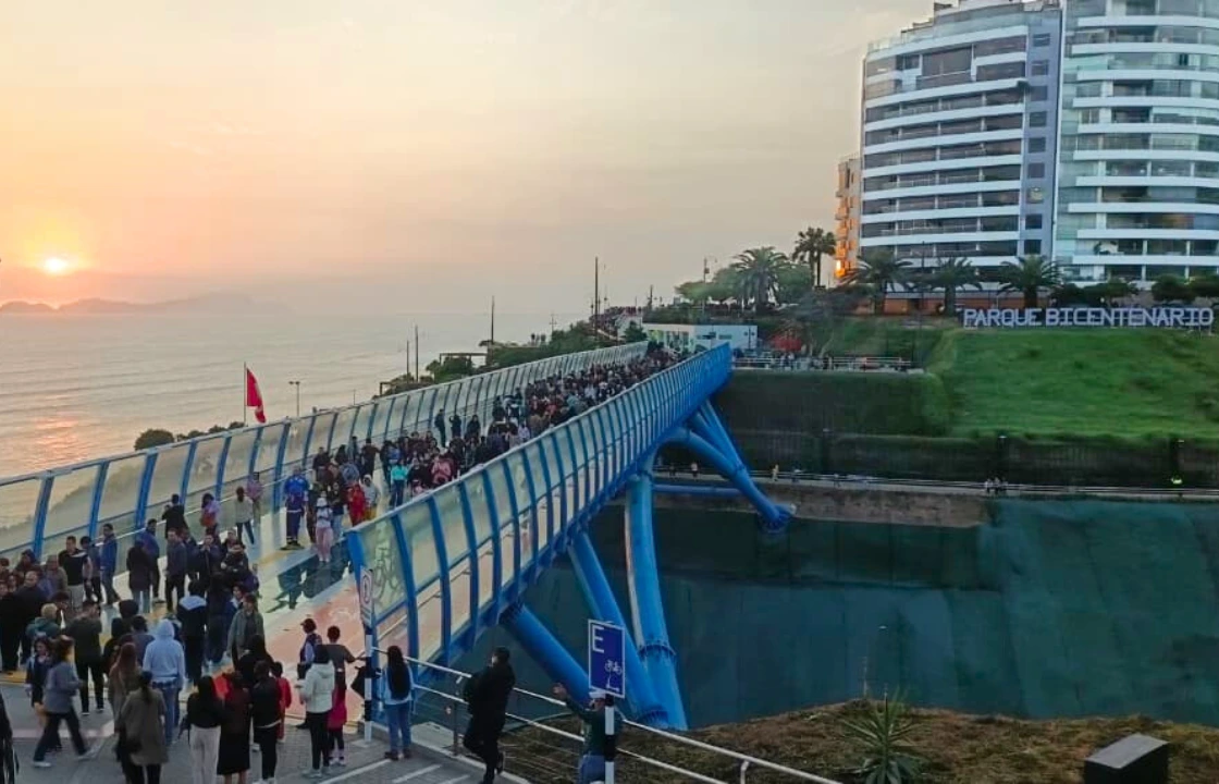 Miraflores-Barranco Blue Peace Bridge | Peruvian Sunrise