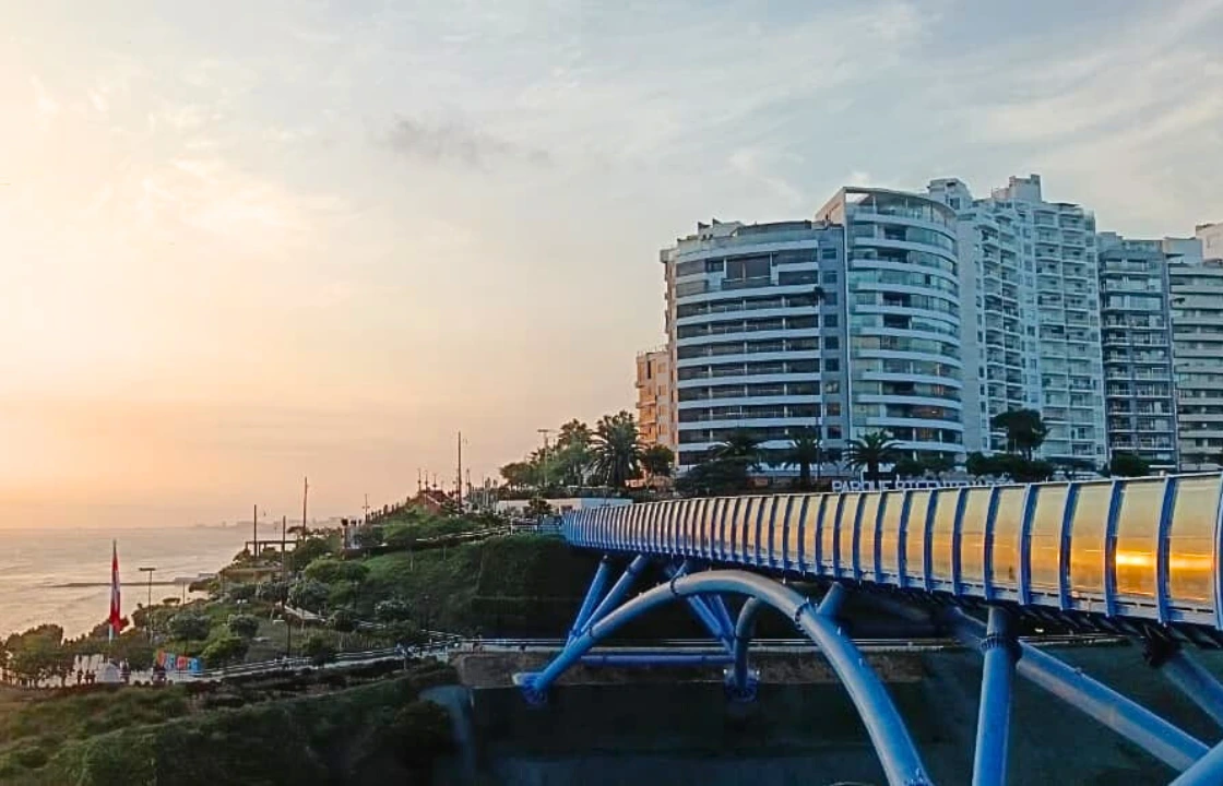 Miraflores-Barranco Peace Bridge panoramic | Peruvian Sunrise