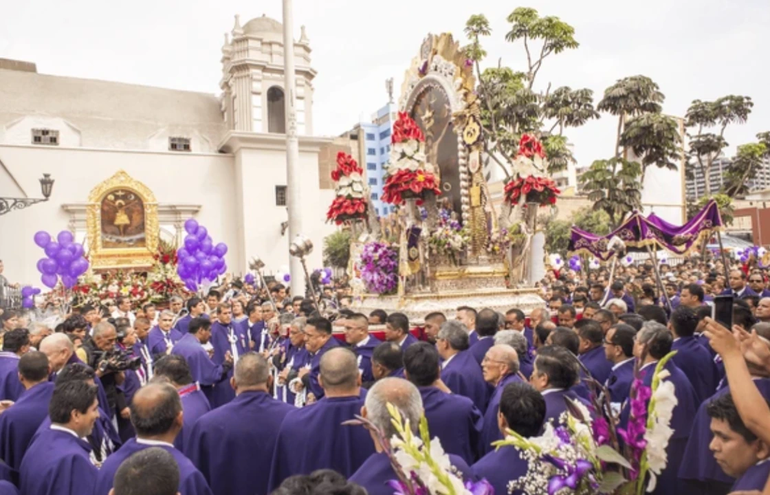 Lord of the Miracles Peruvian Holiday portrait | Peruvian Sunrise