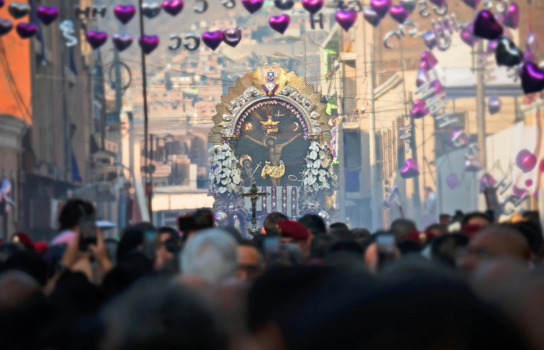 Lord of the Miracles Holiday Procession in Peru | Peruvian Sunrise