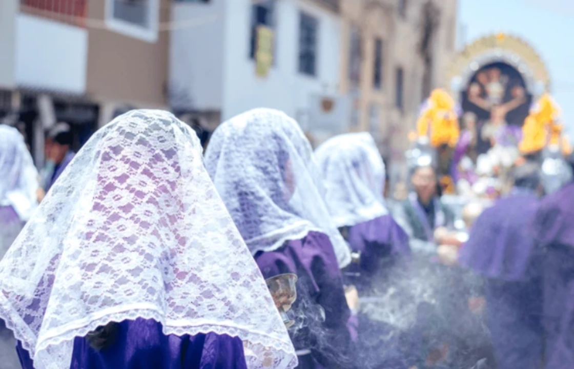 Lord of the Miracles peruvian holiday women | Peruvian Sunrise