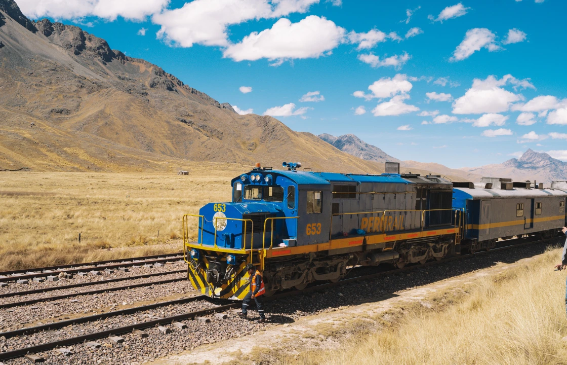 Train to Machu Picchu Peru Rail | Peruvian Sunrise