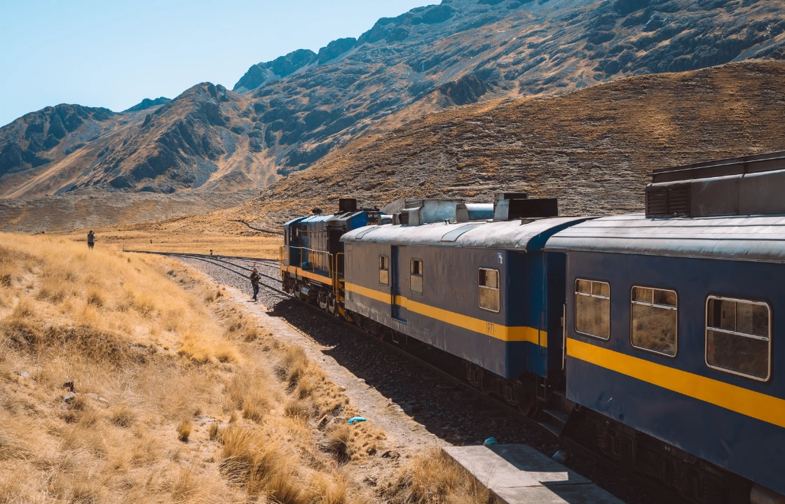 Train Machu Picchu Peru portrait | Peruvian Sunrise