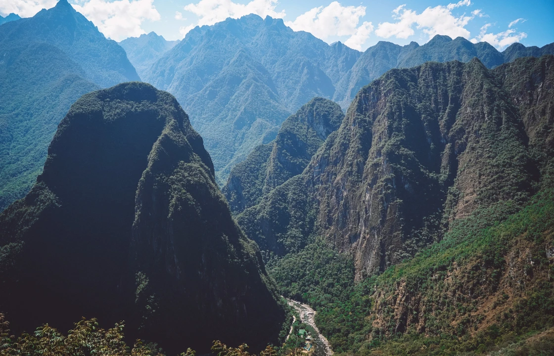 Train Machu Picchu Views | Peruvian Sunrise