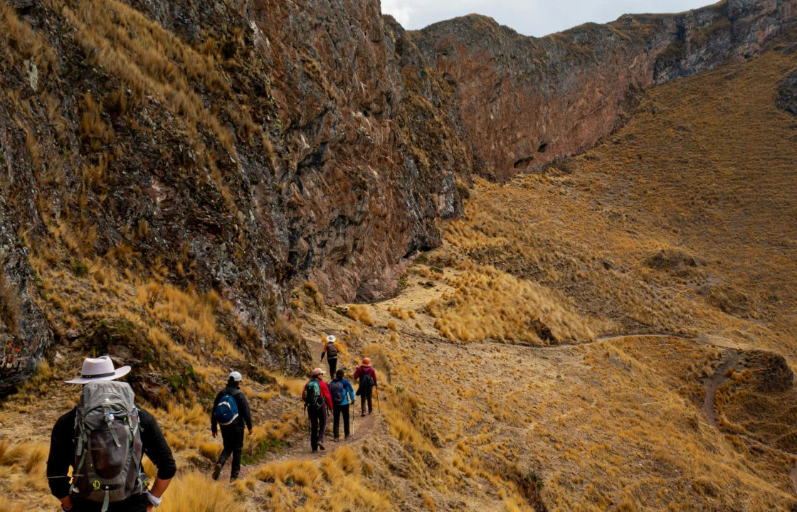 Hiking vs Trekking Peru Inca Trail | Peruvian Sunrise Hiking vs Trekking Peru Inca Trail | Peruvian Sunrise