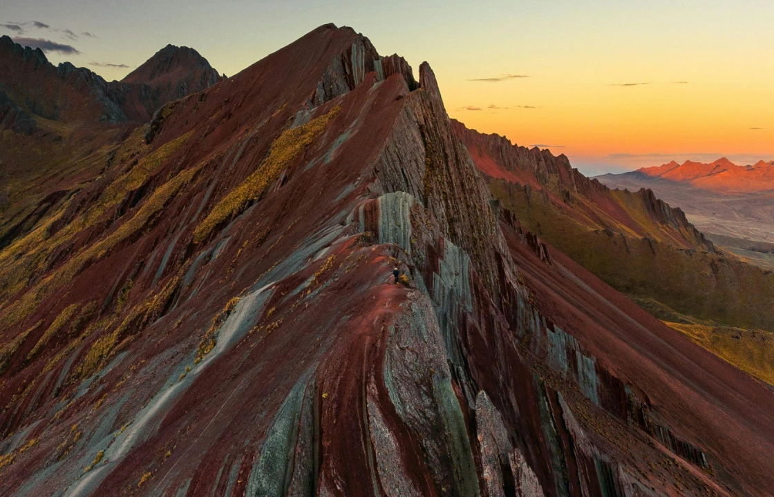 Hiking vs Trekking Peru Vinicunca | Peruvian Sunrise Hiking vs Trekking Peru Vinicunca | Peruvian Sunrise