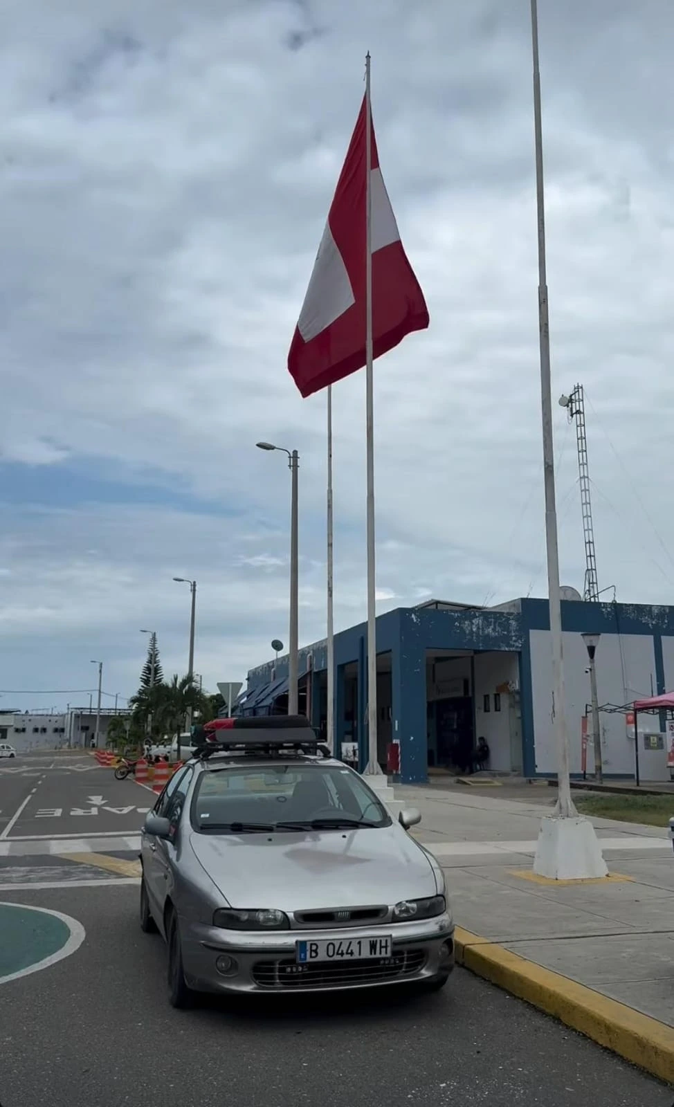 Peru news Volata di Peluca car peruvian flag | Peruvian Sunrise