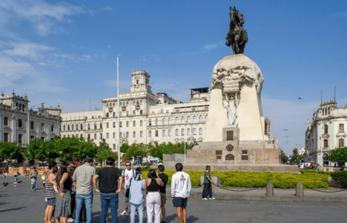 Cultural guide peruvian slang portrait | Peruvian Sunrise