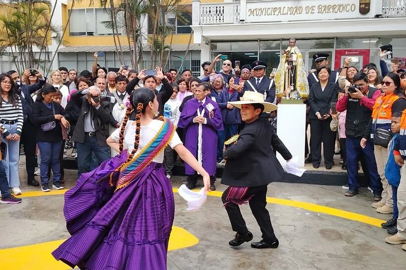 Dancing Marinera in Barranco Anniversary | Peruvian Sunrise