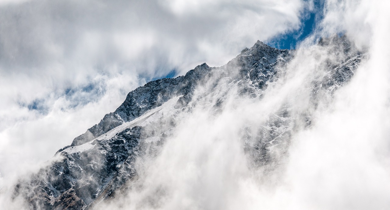 Beautiful mountain peaks in huaraz peru, and treks to do in your travel | Peruvian Sunrise