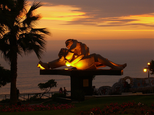 miraflores park of love in lima peru, park with an ocean view | Peruvian Sunrise