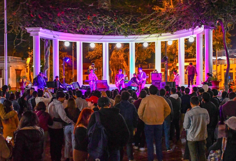 Music at Barranco Main Square | Peruvian Sunrise