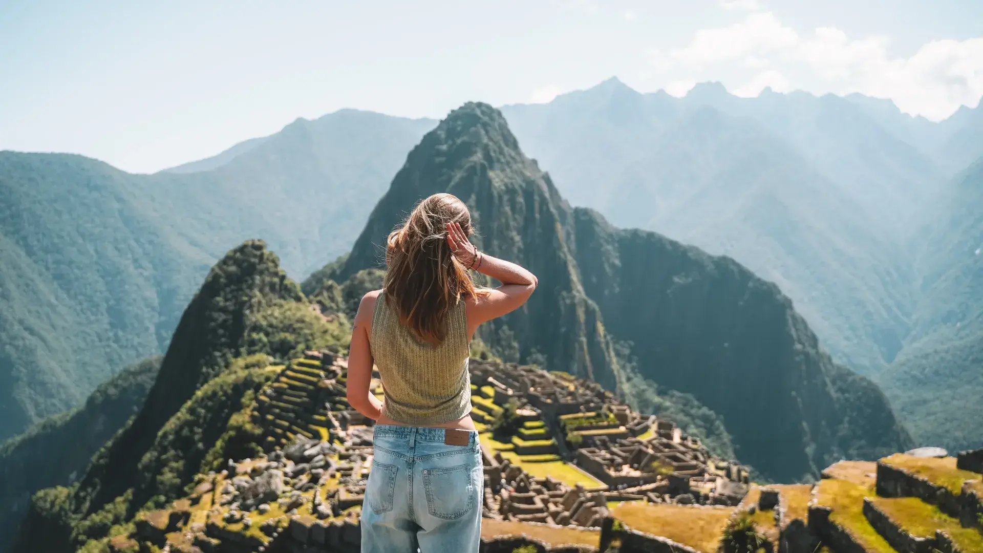 Sunny day in Machu Picchu, 7 color mountain, Arequipa | Peruvian Sunrise