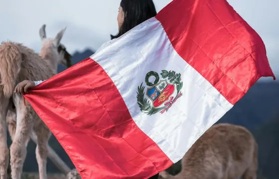 Peruvian Flag, history, origin and more. A peruvian travel destination | Peruvian Sunrise
