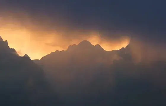 Best time to visit Peru, Cloudy days in Machu Picchu | Peruvian Sunrise