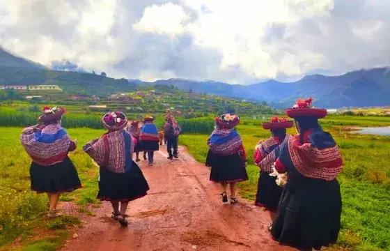 Urpis de Antaquillka Community Portrait | Peruvian Sunrise 