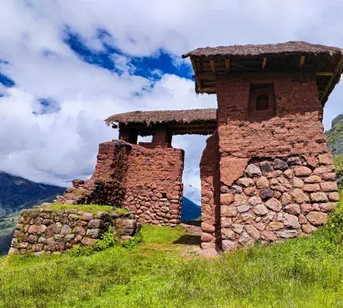 Huchuy Qosqo Trek and Piuray Lagoon portrait | Peruvian Sunrise