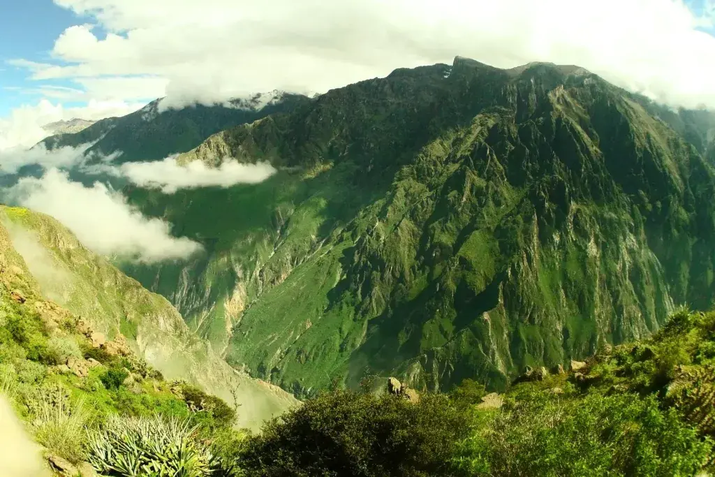 Colca Canyon Tour I Peruvian Sunrise