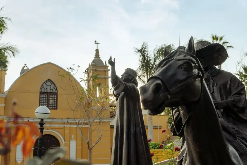 Colorful street art and colonial architecture in Lima’s Bohemian Barranco | Peruvian Sunrise