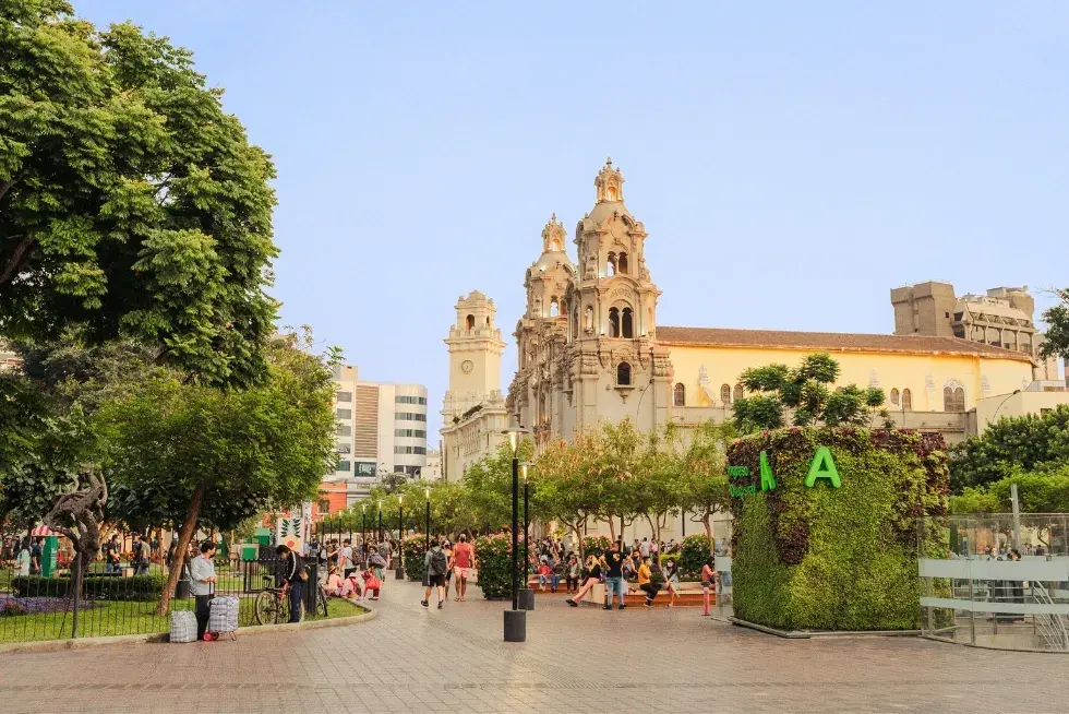 Kennedy Park, City tour in Lima | Peruvian Sunrise