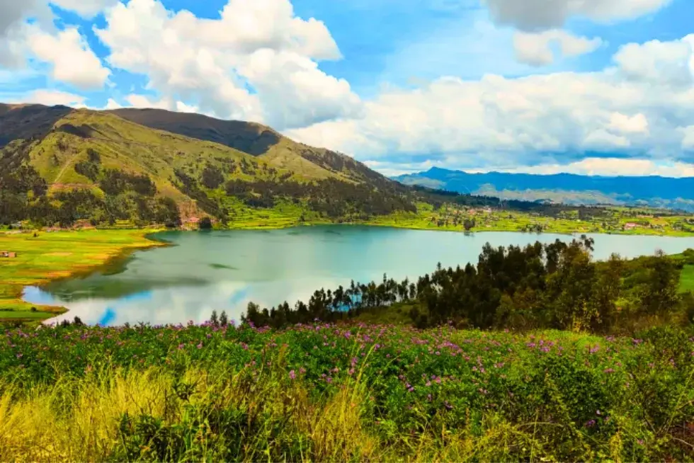 A dreamlike ceremony on the shores of Piuray Lagoon | Peruvian Sunrise